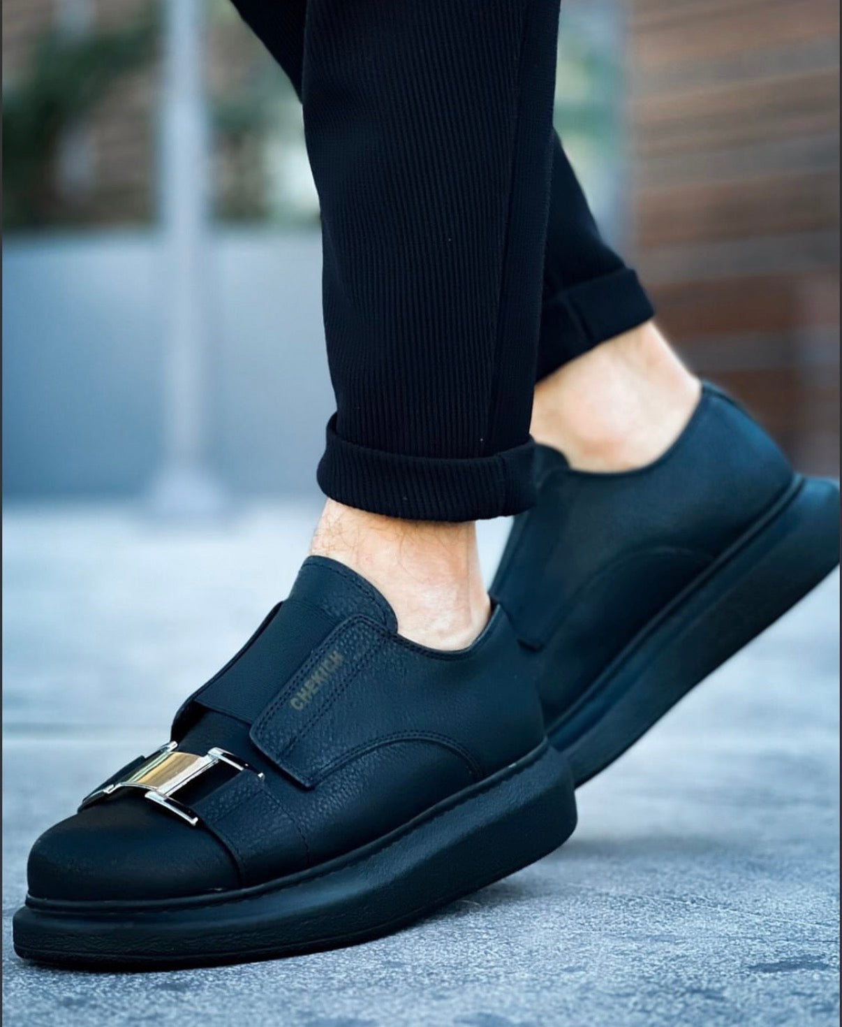 All Black Chekich Buckle
Slip-On Sneakers