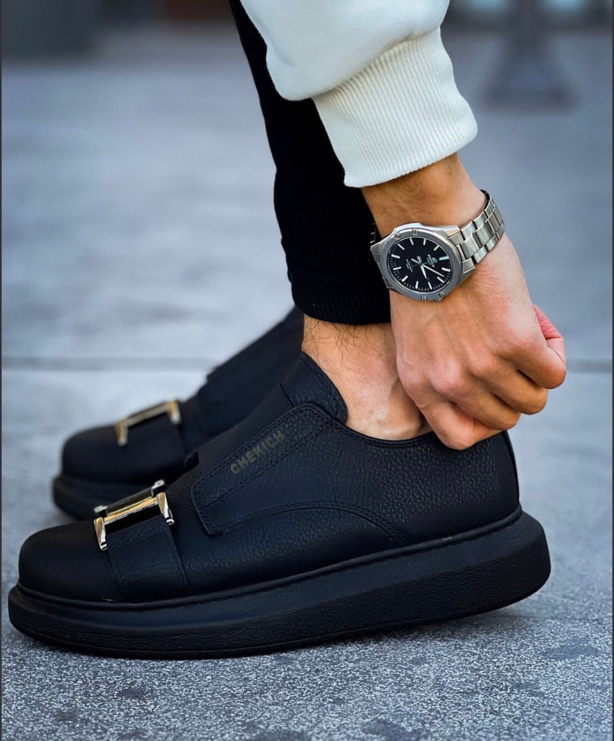 All Black Chekich Buckle
Slip-On Sneakers